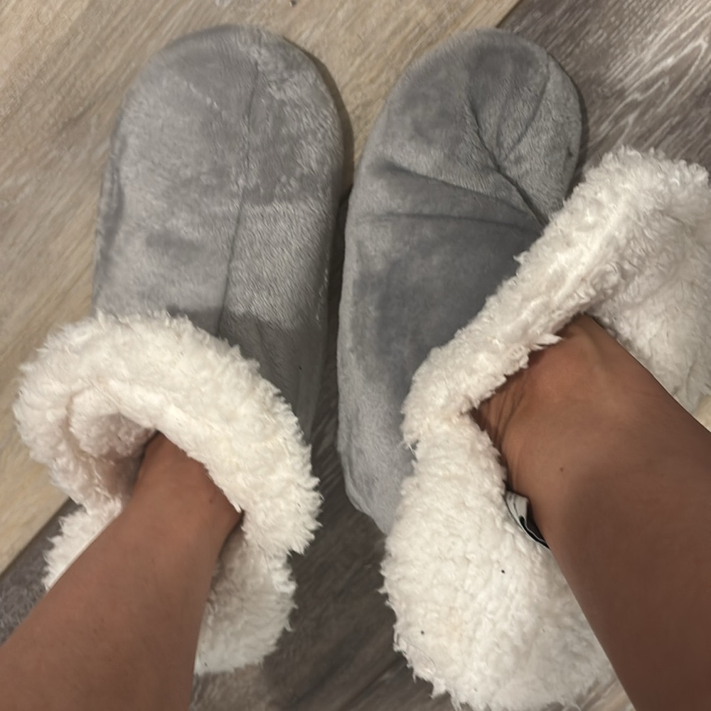 Cute bootie slippers in gray and white - Picture 7 of 8